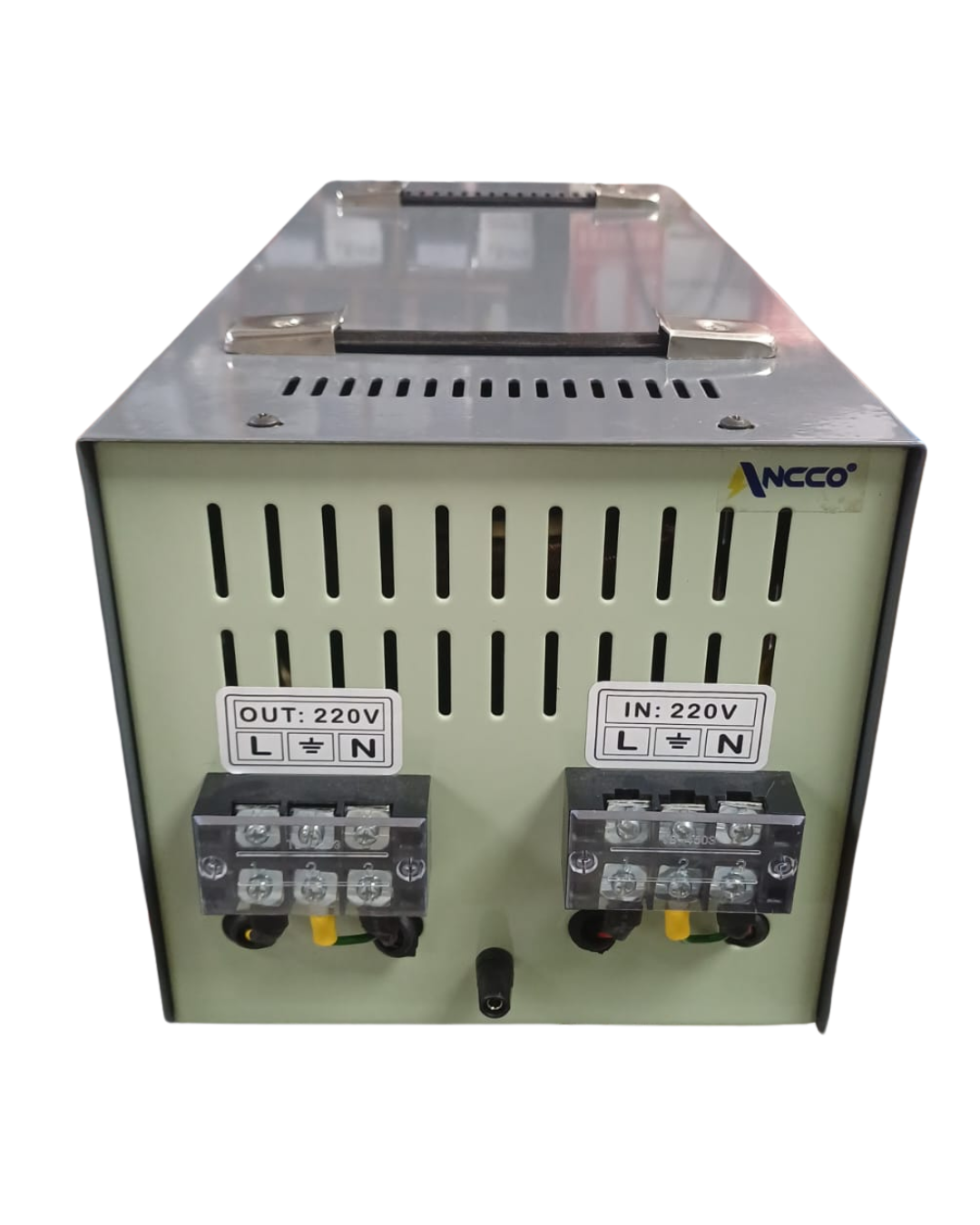 Estabilizador de Voltaje 7500W / 7500VA – 220V
